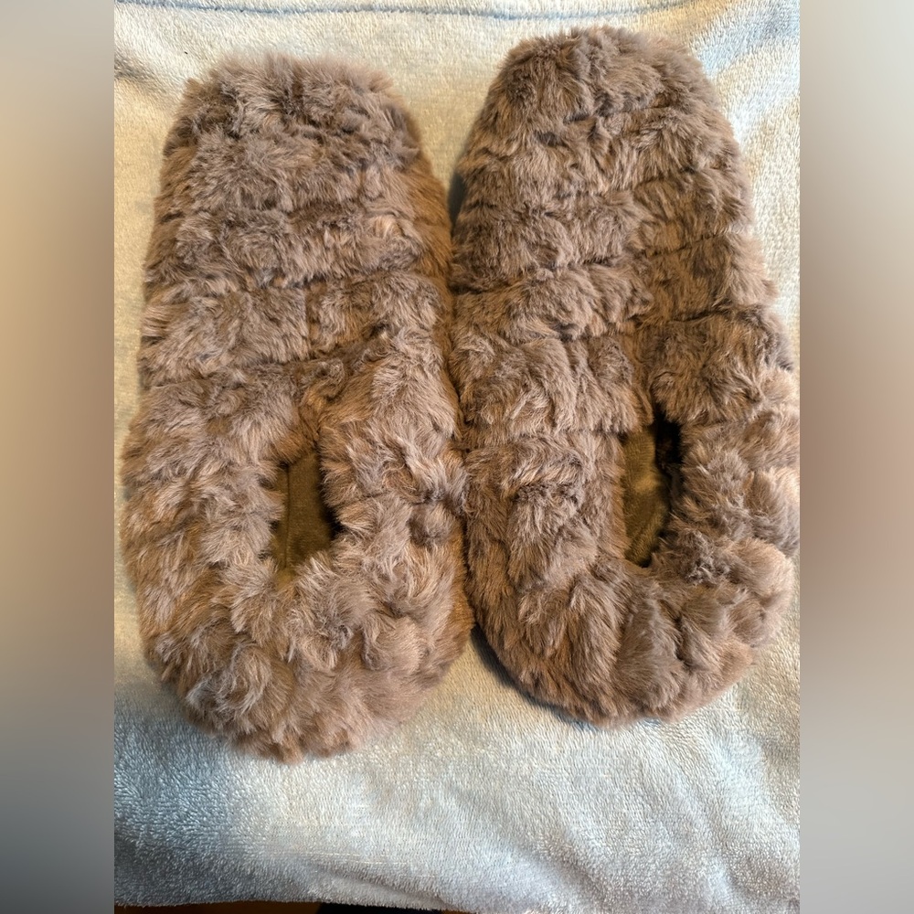 🩶 Suzzipad Microwaveable Faux Fur Warming Slippers Gray | Flaxseed Filled NWT